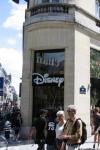 Корпорация Walt Disney планирует в конце следующего года открыть на территории России собственные магазины детской одежды и игрушек. По имеющейся информации, первые розничные магазины сети могут появиться в Москве и Санкт-Петербурге в конце 2014 года.